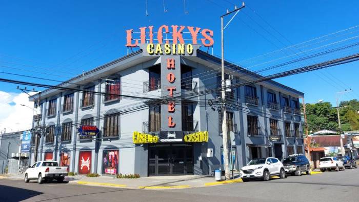 Lucky´s Hotel y Casino