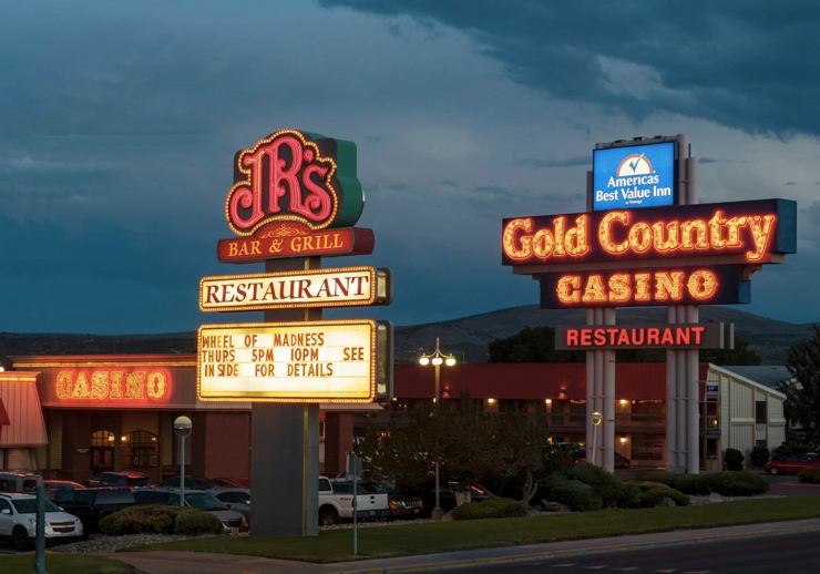 hotels near gold country casino