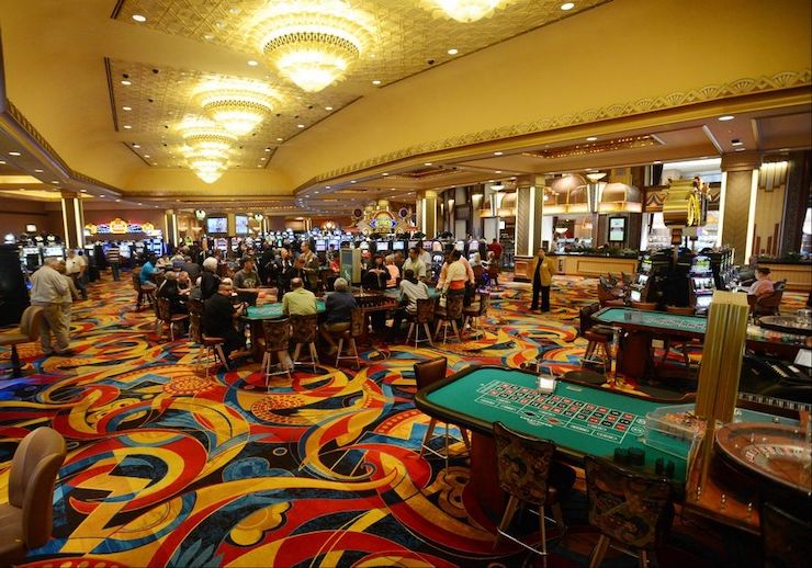 hollywood casino aurora parking